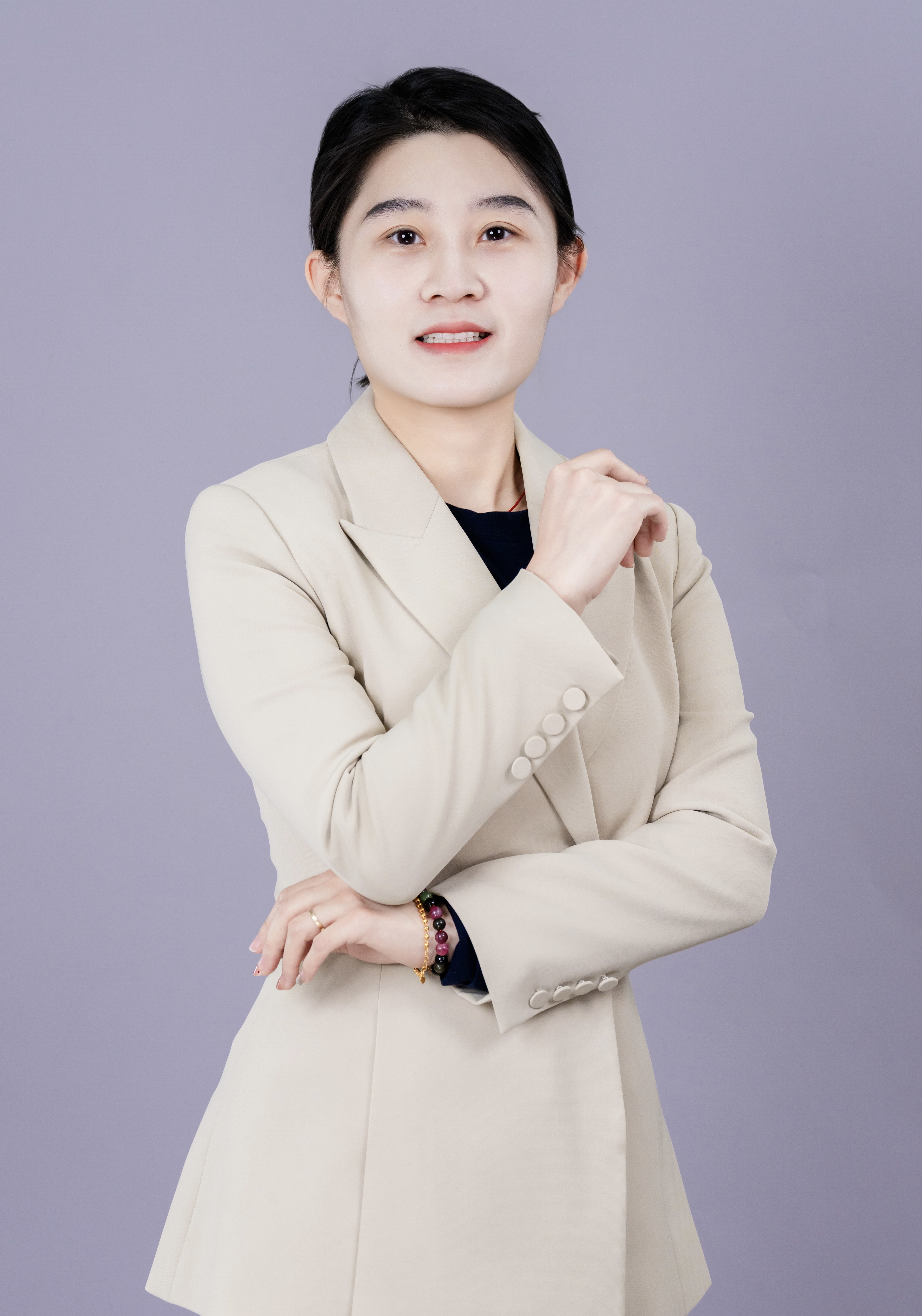 贾莉.jpg